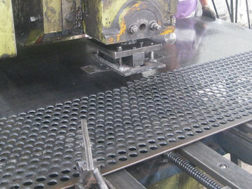 China Painéis perfurados feitos sob encomenda da folha de metal para a resistência de corrosão decorativa exterior fornecedor